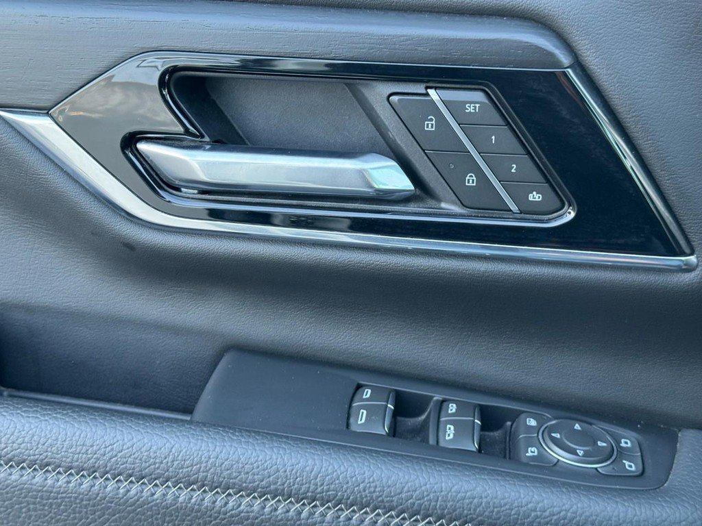 Used 2025 GMC Yukon Denali image 25