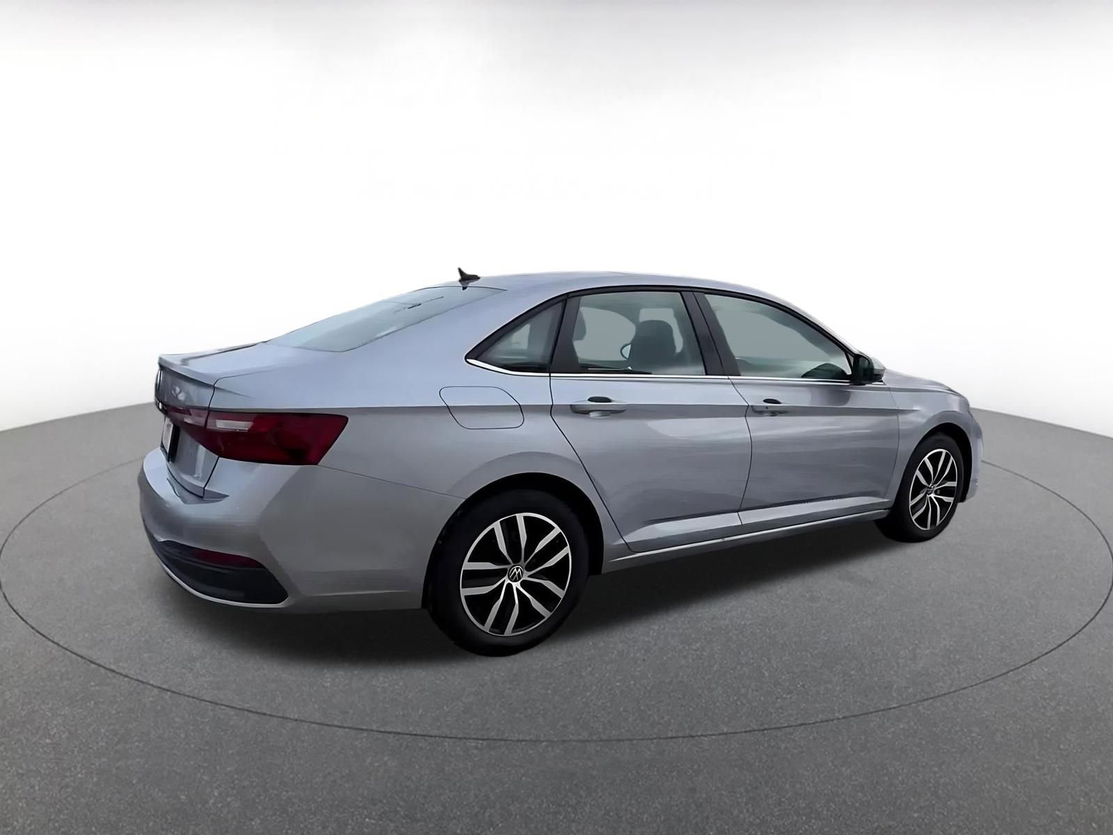 Used 2025 Volkswagen Jetta SE image 15