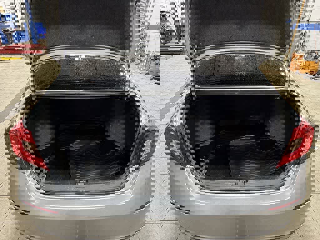 Used 2018 Honda Accord LX image 10