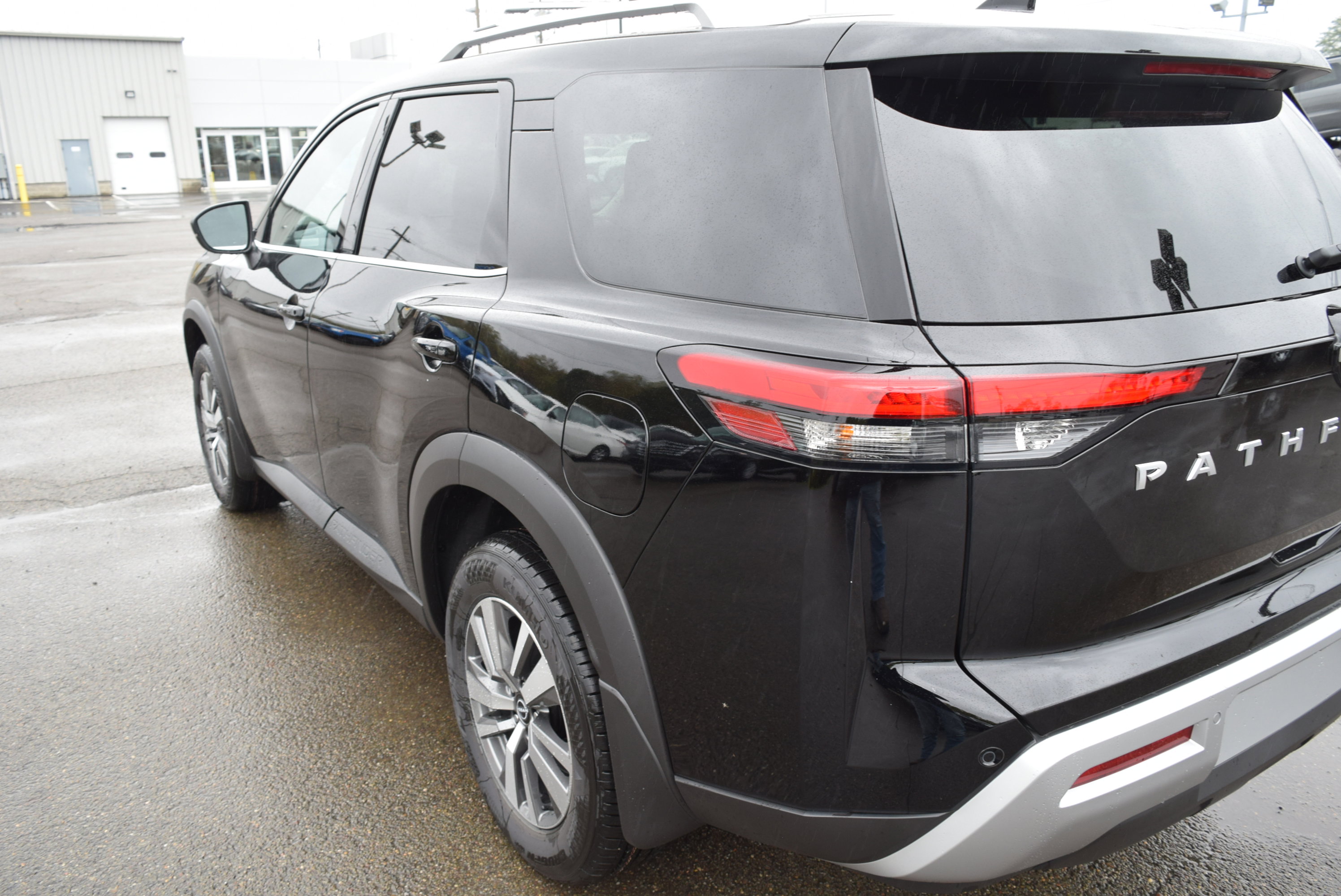 New 2025 Nissan Pathfinder SL image 8