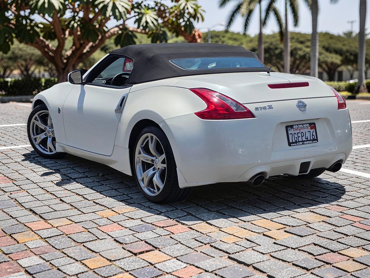 Used 2010 Nissan 370Z Touring w/ Sport Pkg RWD image 7
