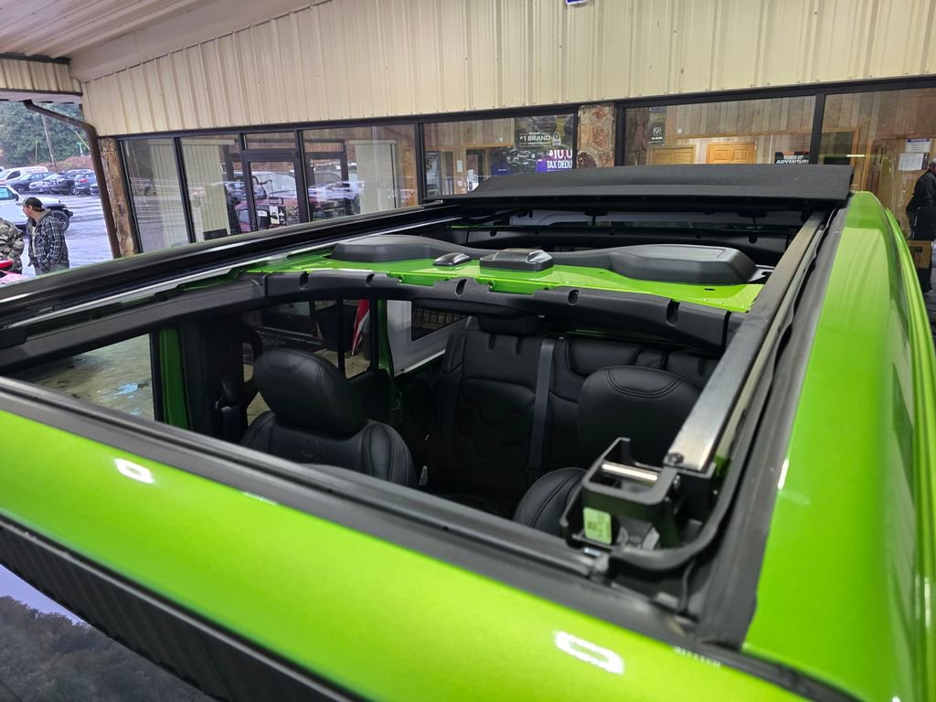 New 2025 Jeep Wrangler Unlimited Rubicon w/ Technology Group image 20