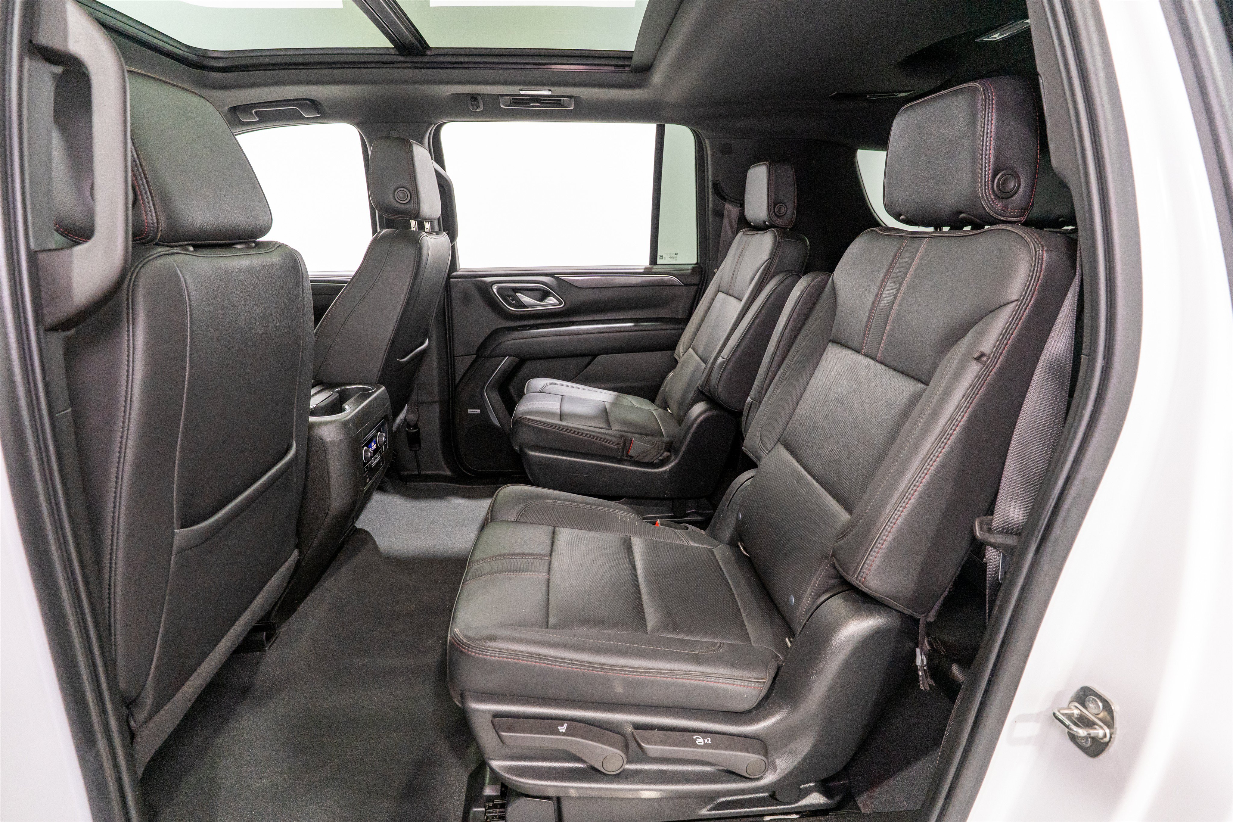 Used 2022 Chevrolet Suburban RST w/ Luxury Package AWD/4WD image 31