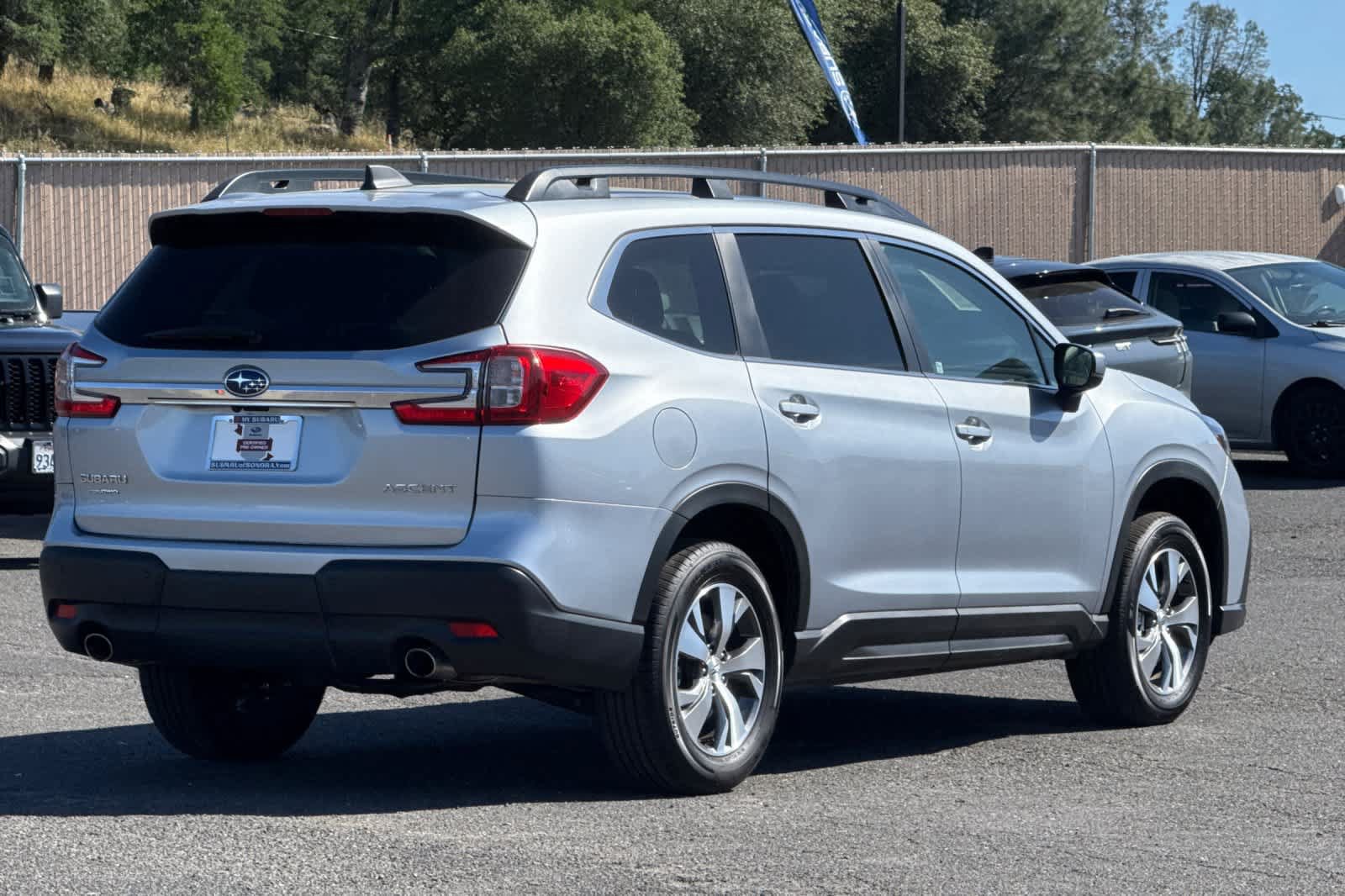 Used 2025 Subaru Ascent Premium AWD/4WD image 3