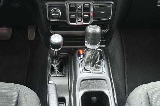 Used 2020 Jeep Gladiator Overland AWD/4WD image 23