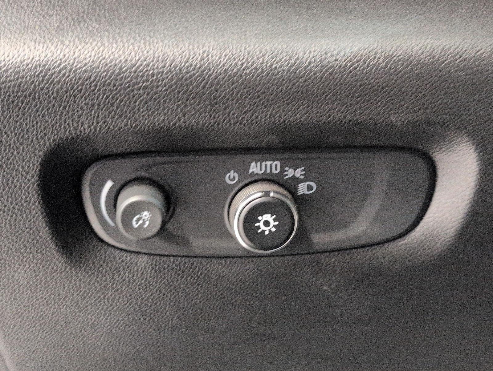 Used 2023 Chevrolet Traverse LT AWD/4WD image 11
