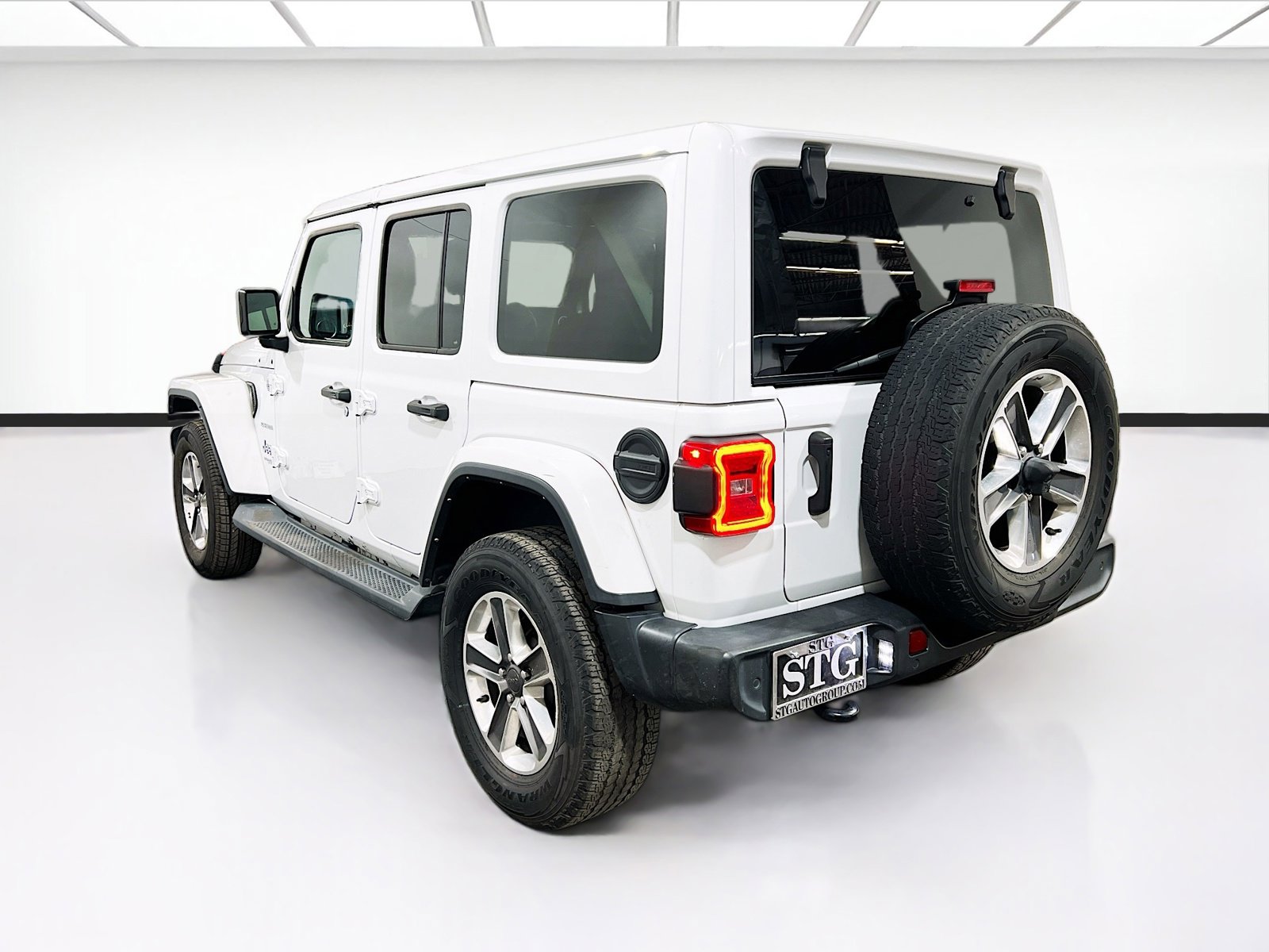 Used 2022 Jeep Wrangler Unlimited Sahara w/ LED Lighting Group image 6