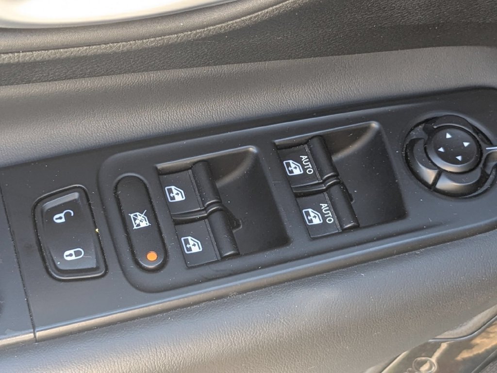 Certified 2022 Jeep Renegade Altitude w/ Convenience Group AWD/4WD image 14