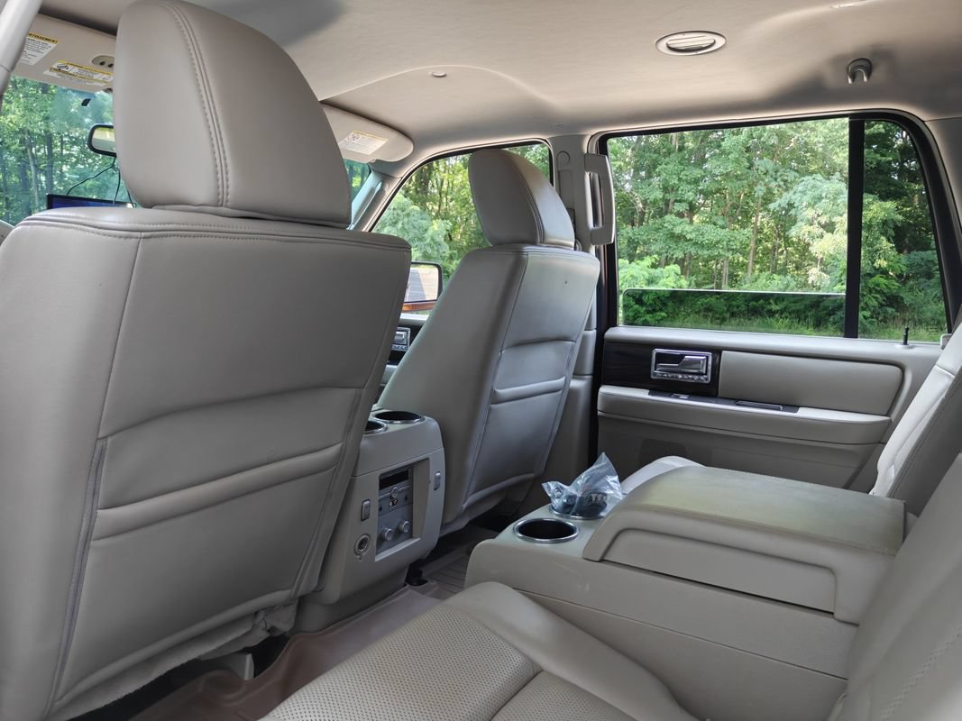 Used 2010 Lincoln Navigator 4WD image 22