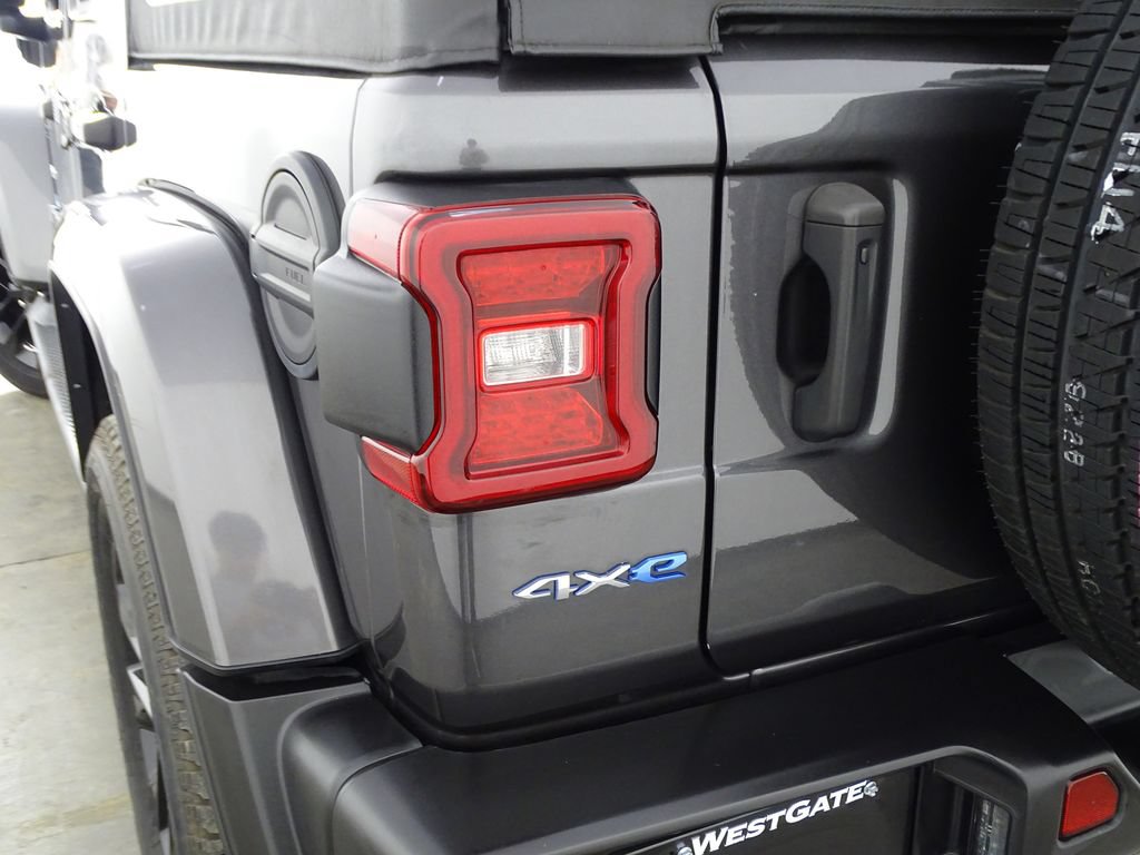 Used 2023 Jeep Wrangler Unlimited Sahara AWD/4WD image 41