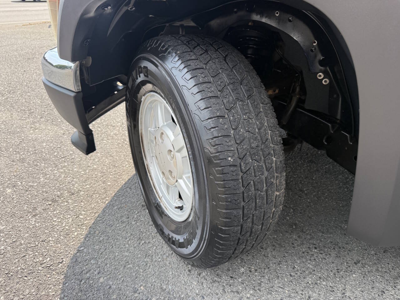 Used 2005 Chevrolet Colorado LS RWD image 23
