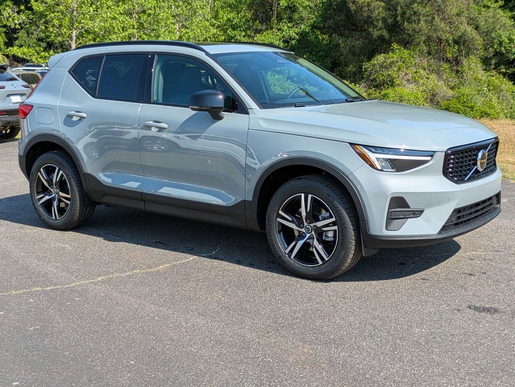 New 2026 Volvo XC40 B5 Core AWD/4WD image 8