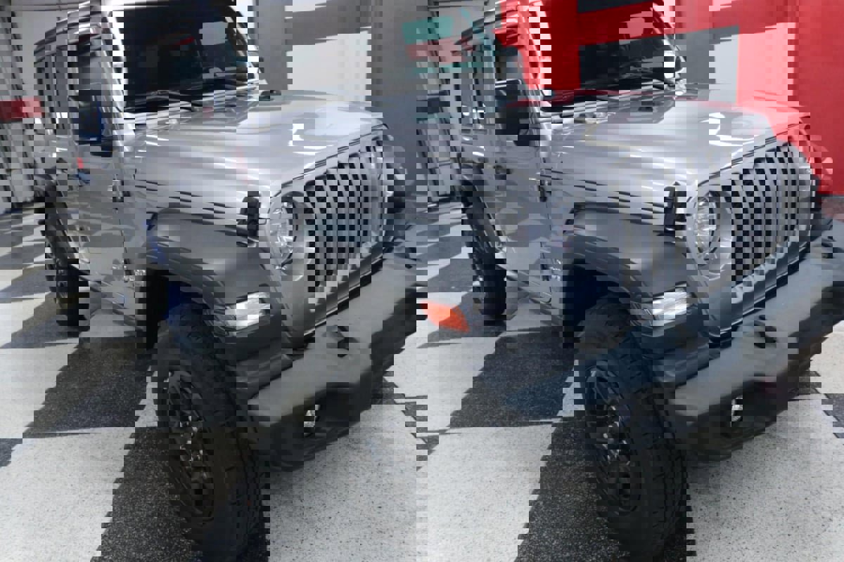 Used 2018 Jeep Wrangler Unlimited Sport image 30