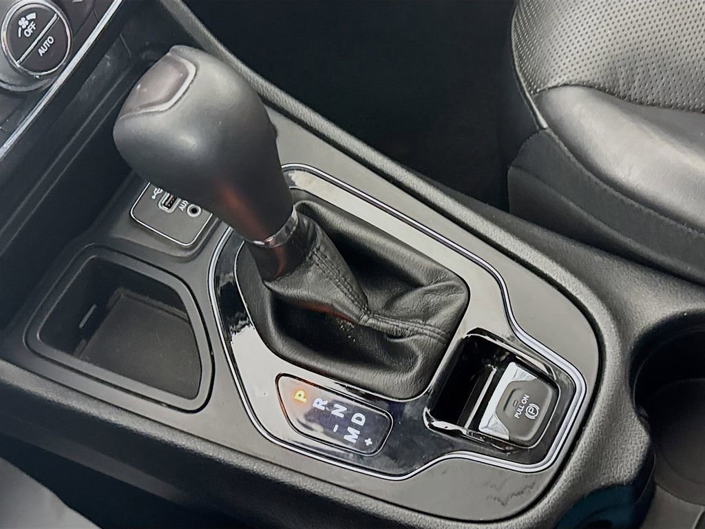 Used 2019 Jeep Cherokee Limited FWD image 15