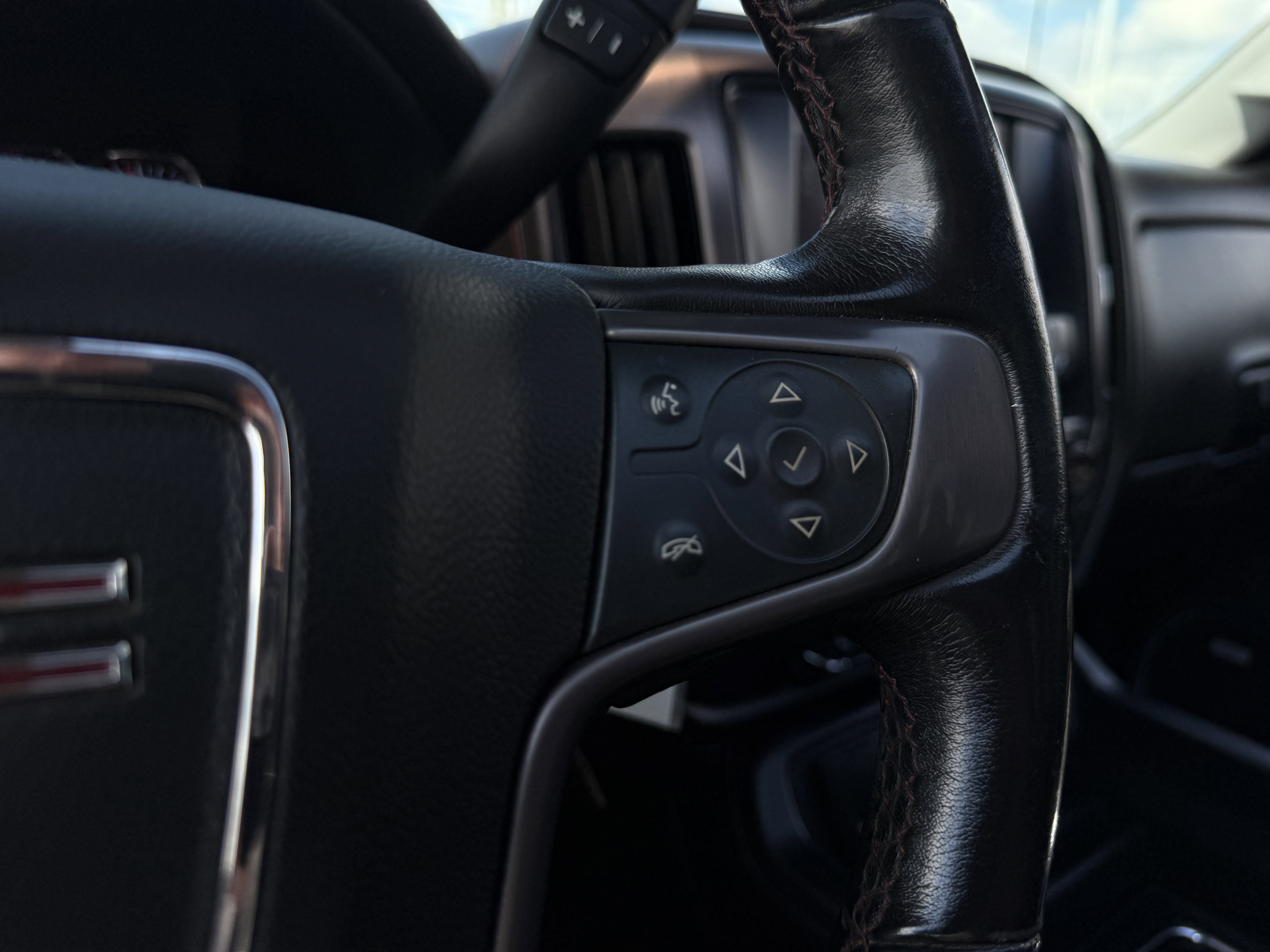 Used 2019 GMC Sierra 2500 SLT w/ All Terrain HD Package AWD/4WD image 15