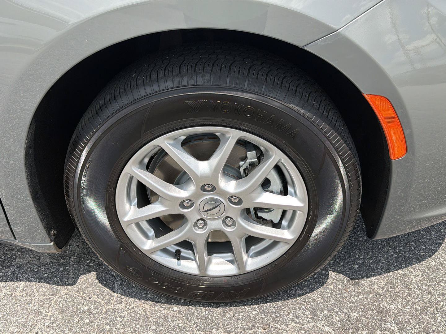 Certified 2025 Chrysler Pacifica Select FWD image 4