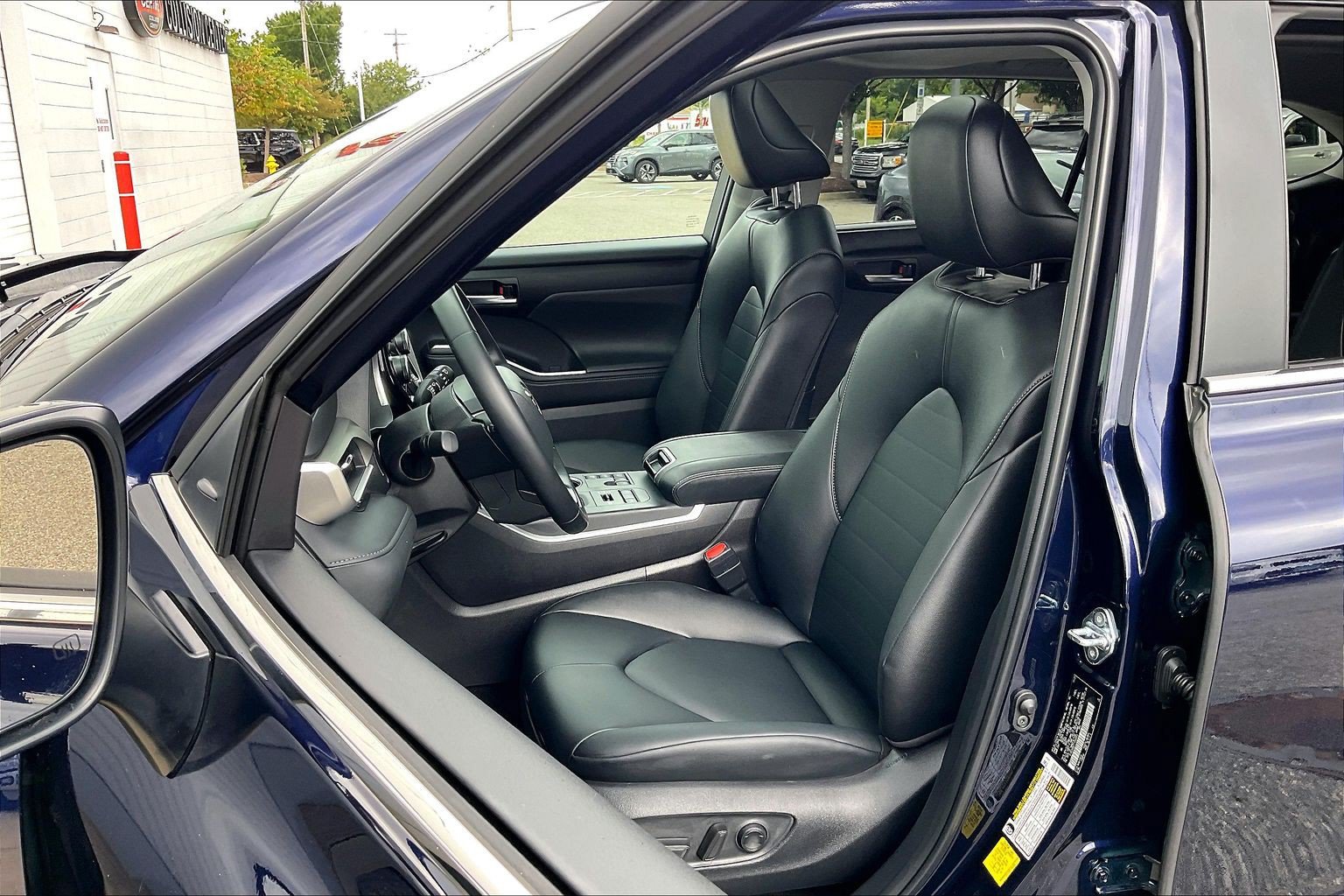 Used 2026 Toyota Highlander XLE AWD/4WD image 30
