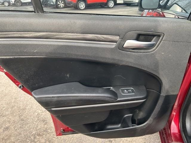 Used 2019 Chrysler 300 Touring w/ Sport Appearance Package image 32