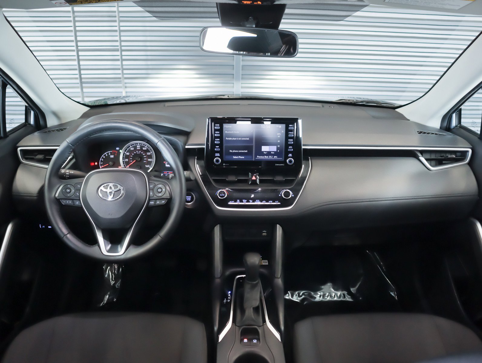 Used 2022 Toyota Corolla Cross LE w/ Black Badges Package (TMS) FWD image 7