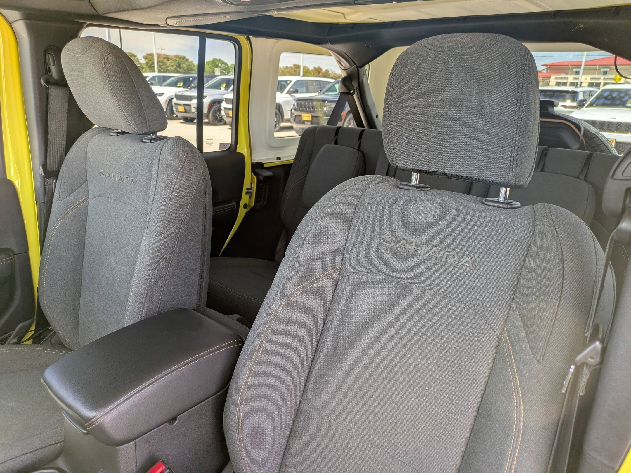 Used 2024 Jeep Wrangler Sahara AWD/4WD image 9