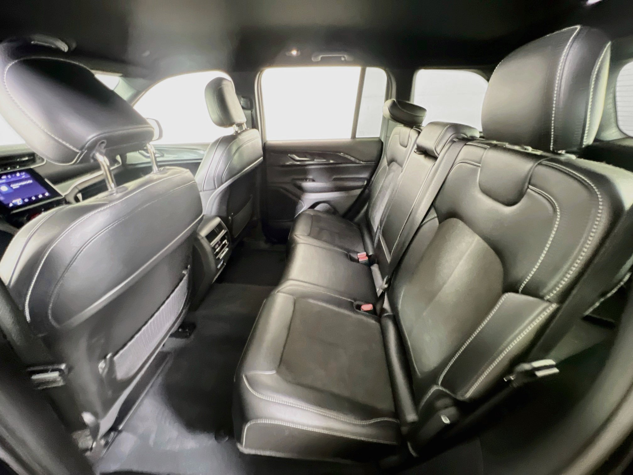 Used 2023 Jeep Grand Cherokee Altitude RWD image 23