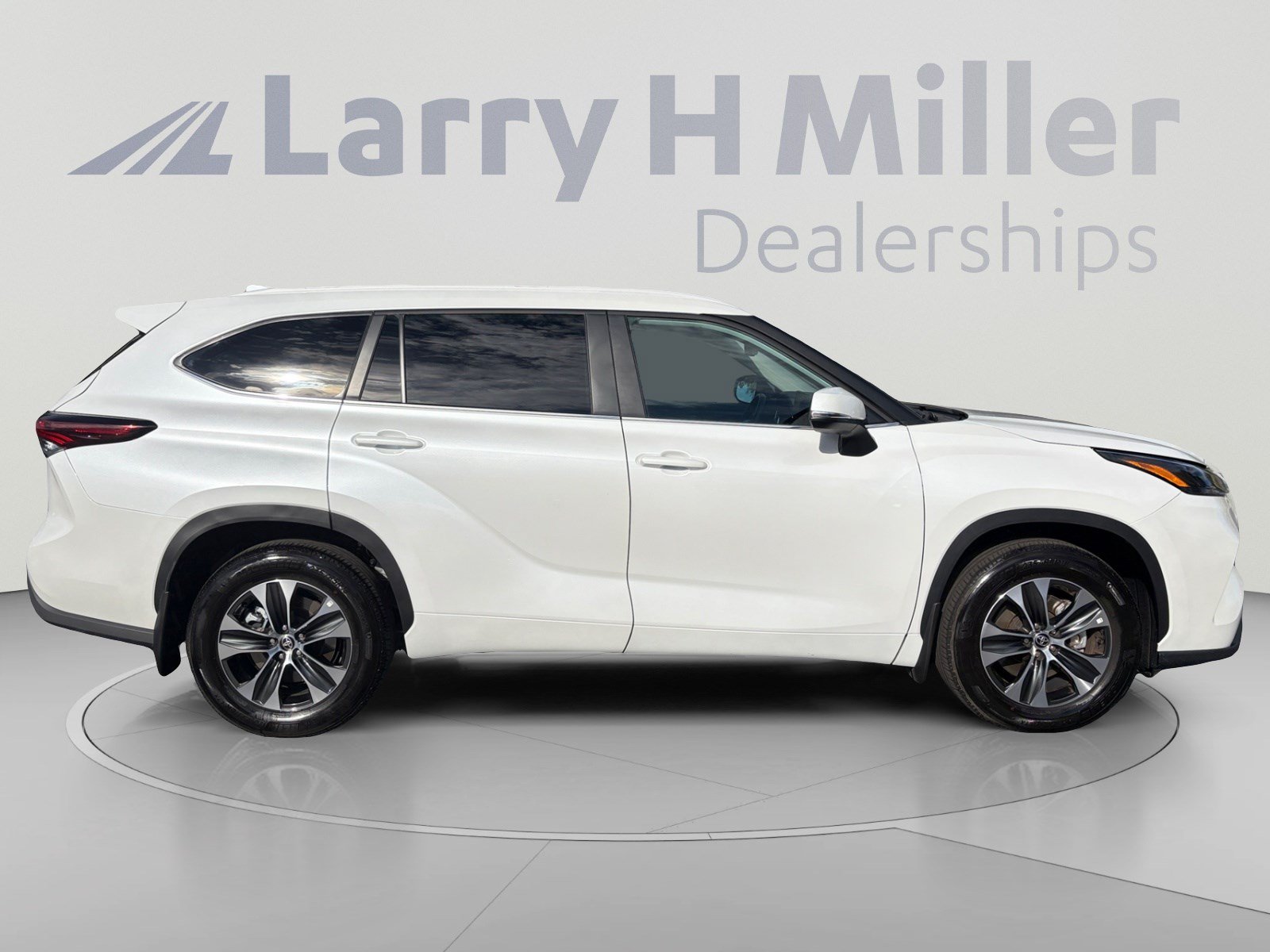Used 2026 Toyota Highlander XLE AWD/4WD image 6