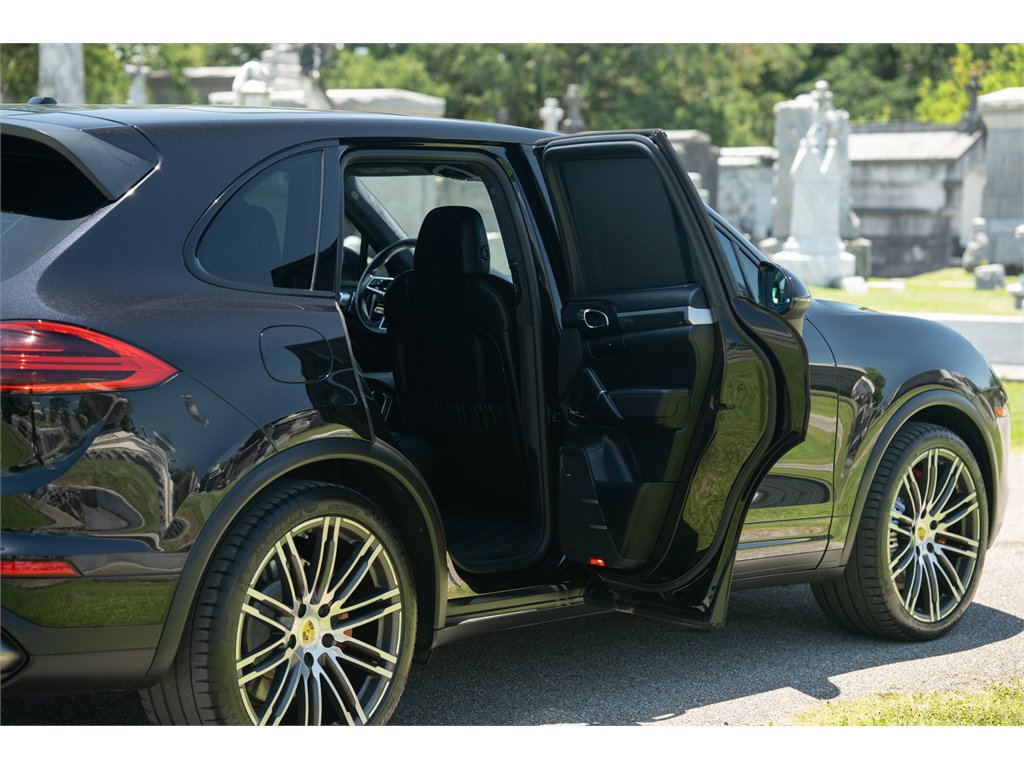 Used 2017 Porsche Cayenne image 18