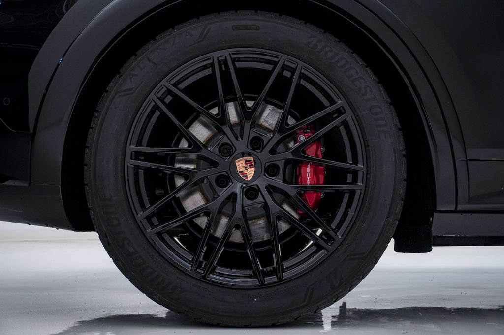 New 2026 Porsche Cayenne GTS image 13