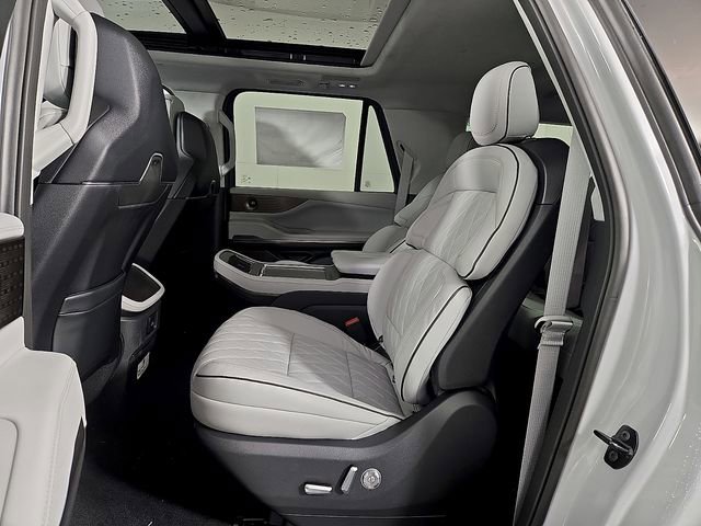 New 2026 Lincoln Navigator L Black Label AWD/4WD image 10