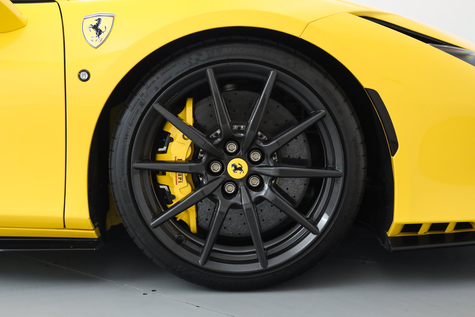 Certified 2022 Ferrari F8 Tributo RWD image 33