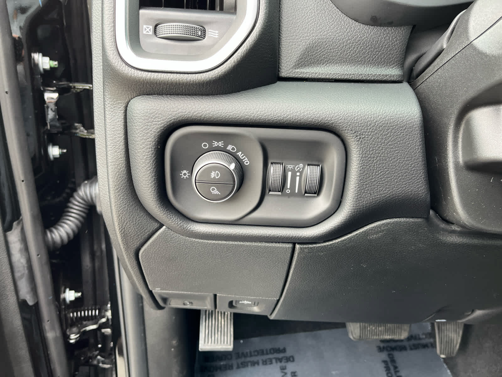 New 2026 RAM 3500 Laramie AWD/4WD image 12