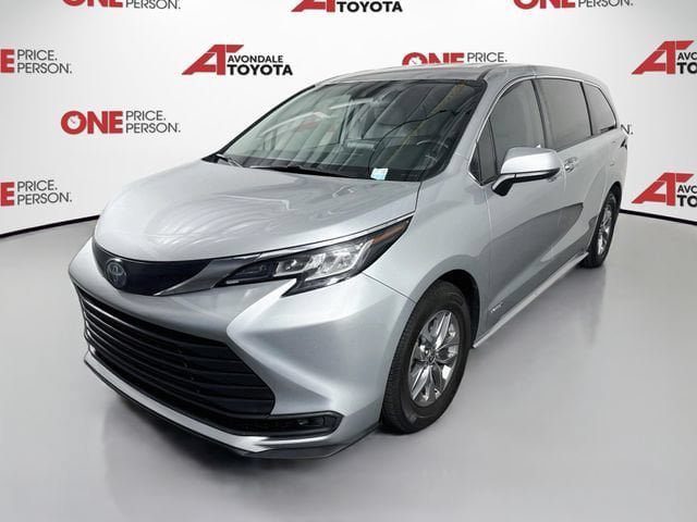 Certified 2021 Toyota Sienna LE FWD image 4