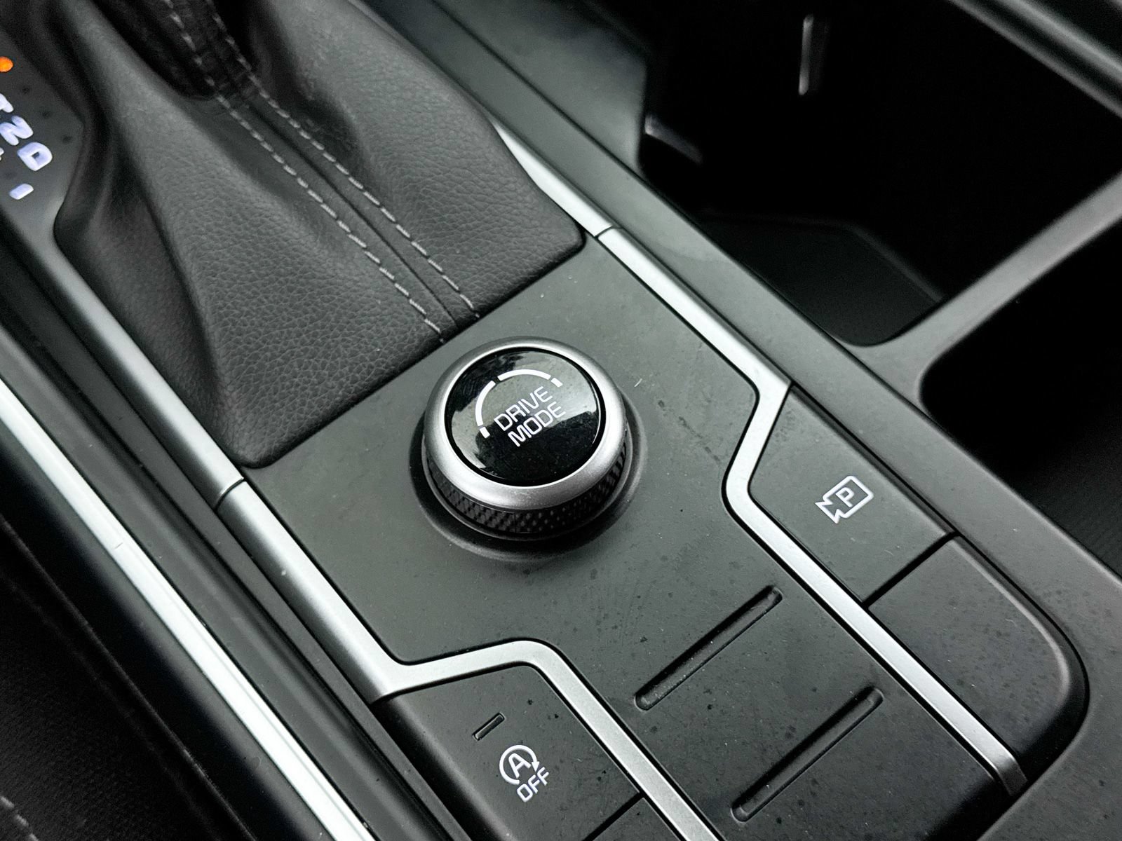 Certified 2023 Kia Sorento LX FWD image 7