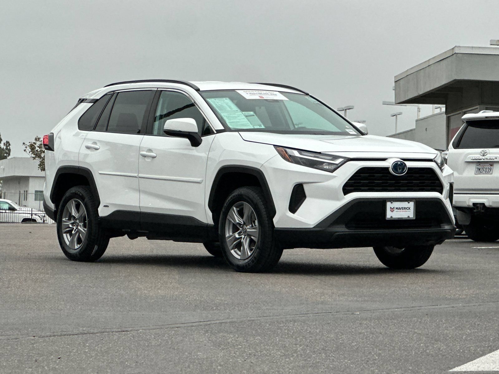 Used 2024 Toyota RAV4 LE AWD/4WD image 8