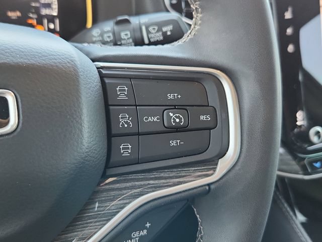 Used 2022 Jeep Wagoneer Series III AWD/4WD image 29