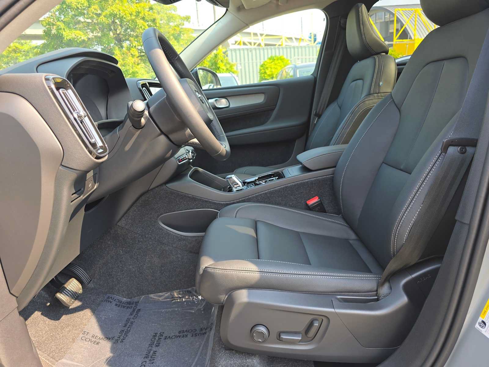 New 2026 Volvo XC40 B5 Plus w/ Protection Package Premier AWD/4WD image 19