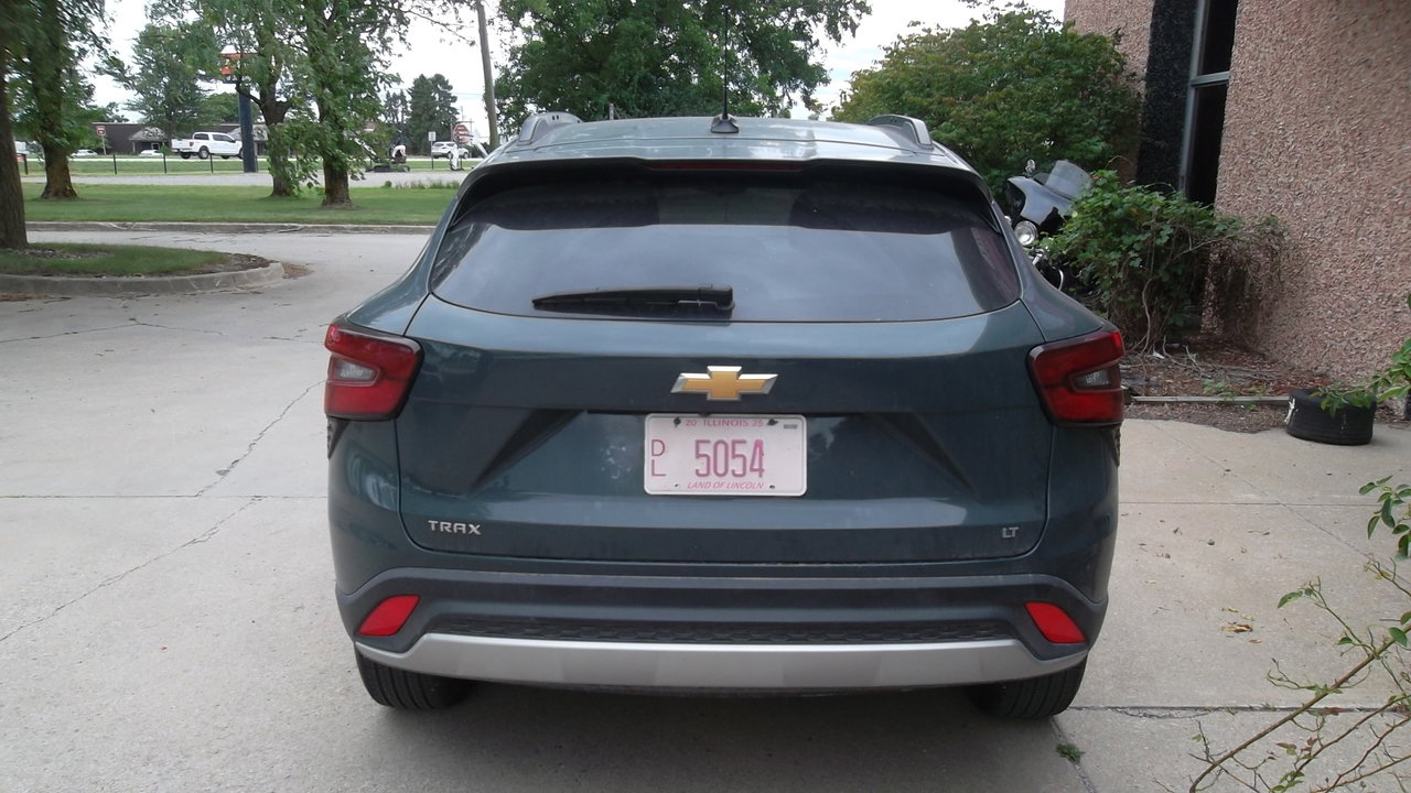 Used 2025 Chevrolet Trax LT w/ LT Convenience Package image 5