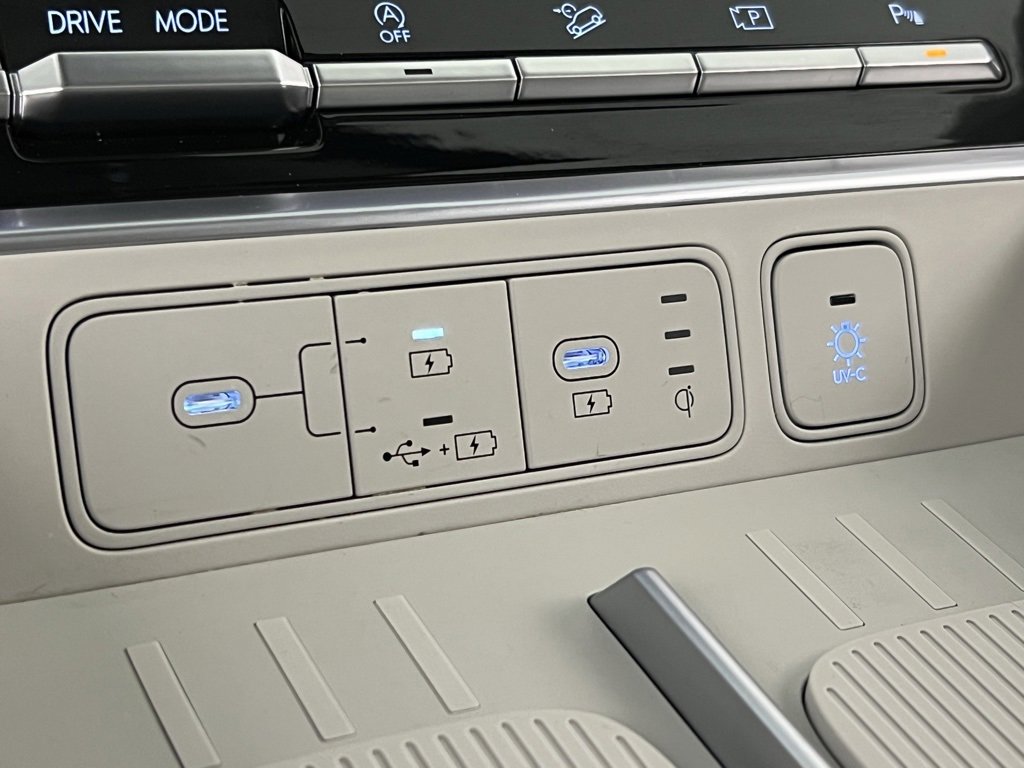 Used 2024 Hyundai Santa Fe Limited image 16
