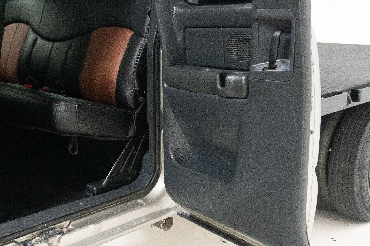 Used 2002 Chevrolet Silverado 3500 2WD Extended Cab image 21