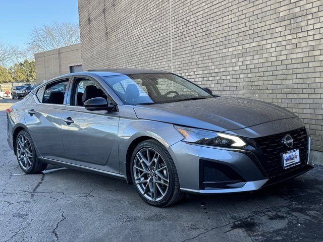 Used 2023 Nissan Altima 2.0 SR image 5