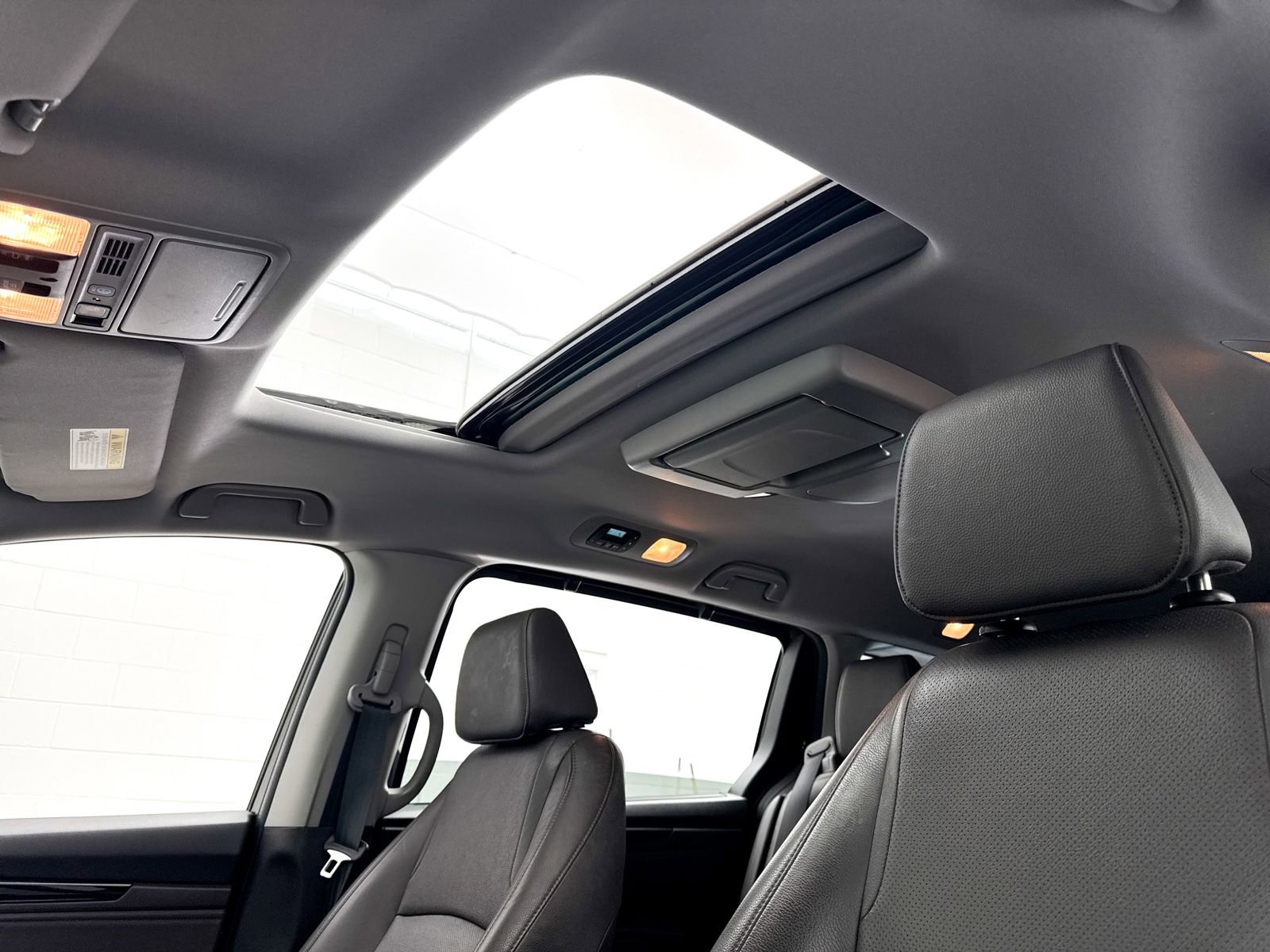 Used 2018 Honda Odyssey Elite image 3