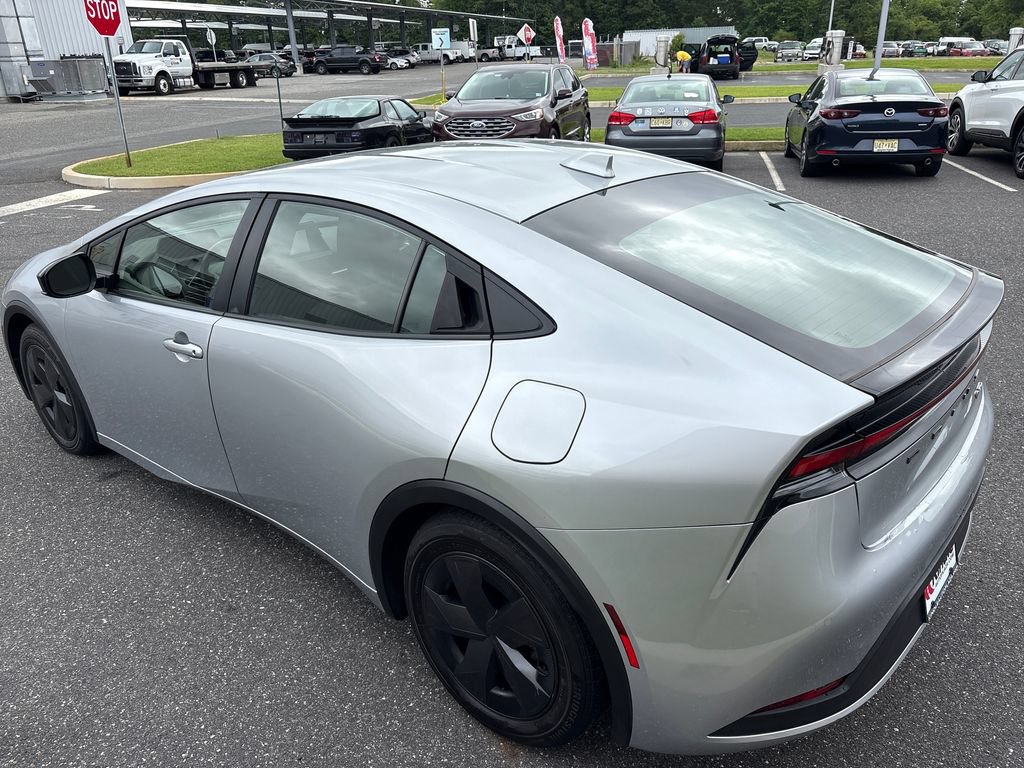 Used 2025 Toyota Prius LE FWD image 24
