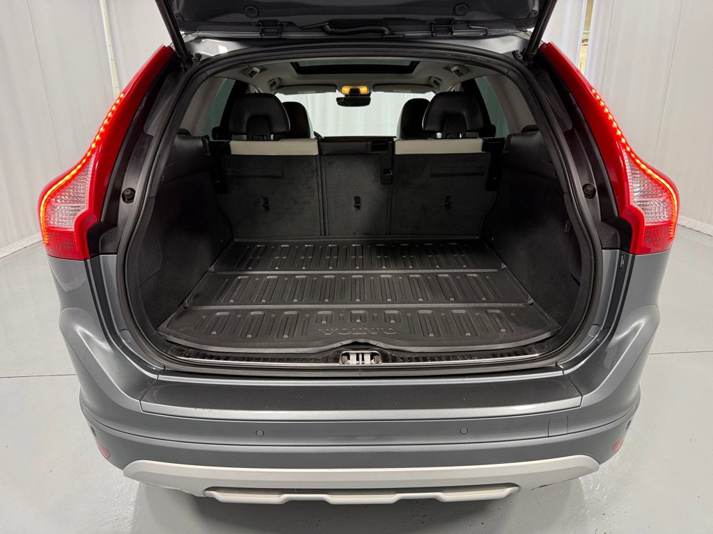 Used 2017 Volvo XC60 T5 Dynamic w/ Preferred Option Package image 28