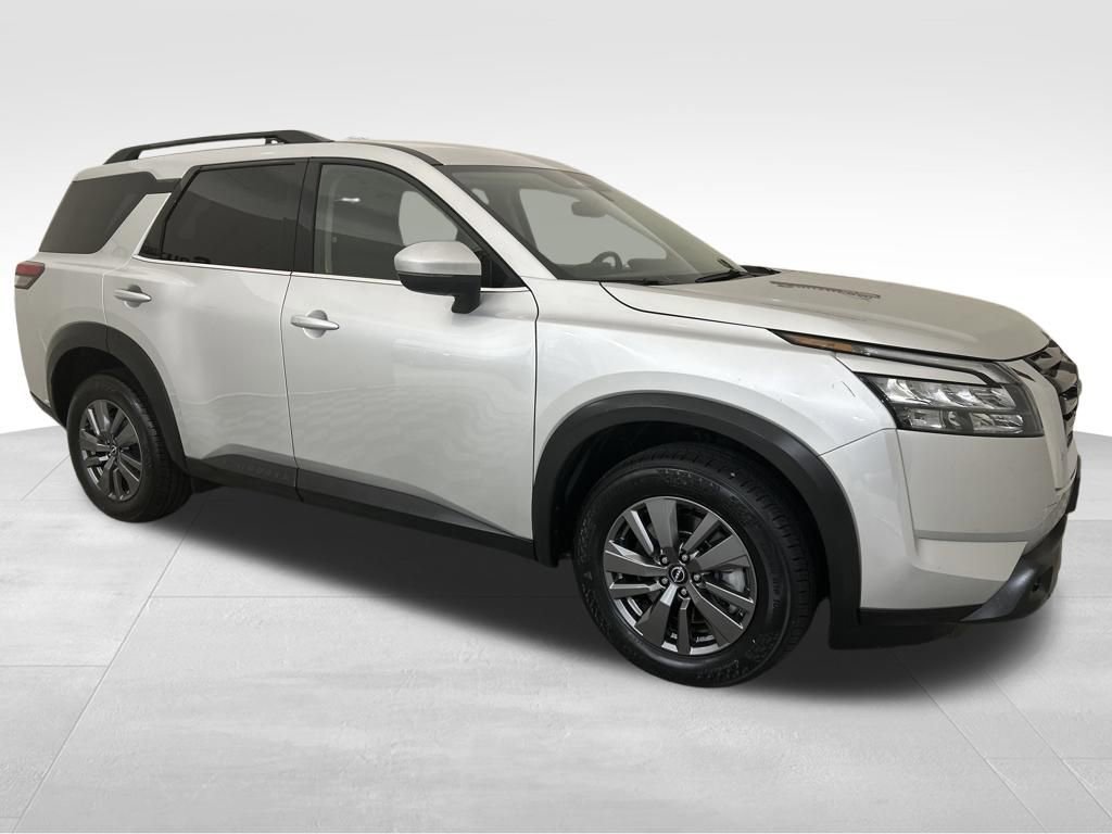 Used 2025 Nissan Pathfinder SV AWD/4WD image 14