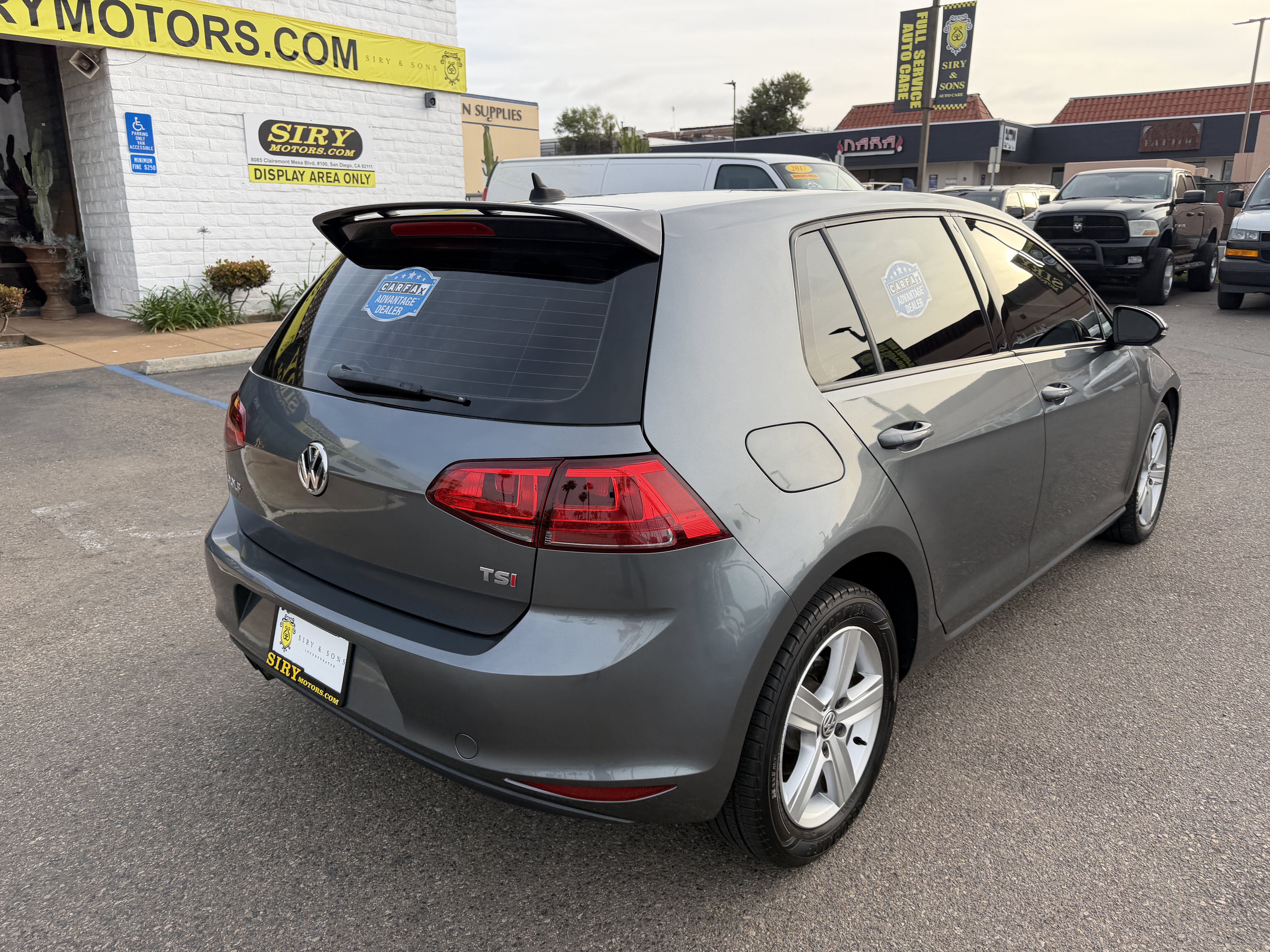 Used 2017 Volkswagen Golf Wolfsburg Edition FWD image 3