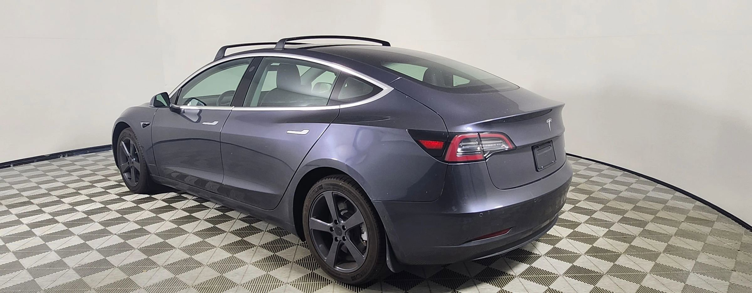Used 2019 Tesla Model 3 Standard Range image 5