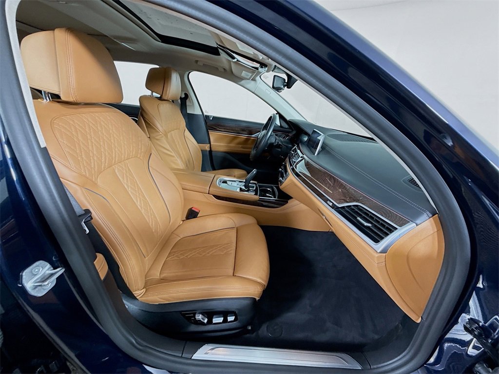 Used 2021 BMW 750i xDrive w/ Executive Package image 33