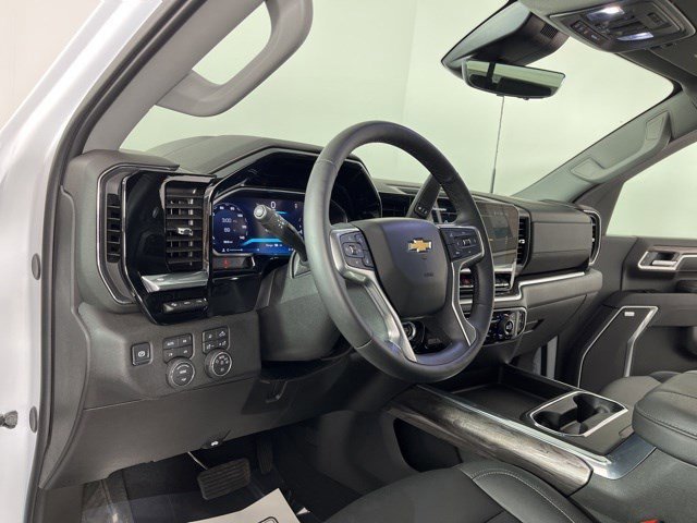 Used 2026 Chevrolet Silverado 2500 LTZ w/ LTZ Premium Package AWD/4WD image 15