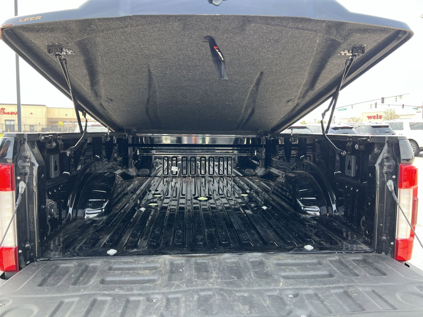 Used 2018 Ford F350 Lariat w/ Lariat Ultimate Package image 25