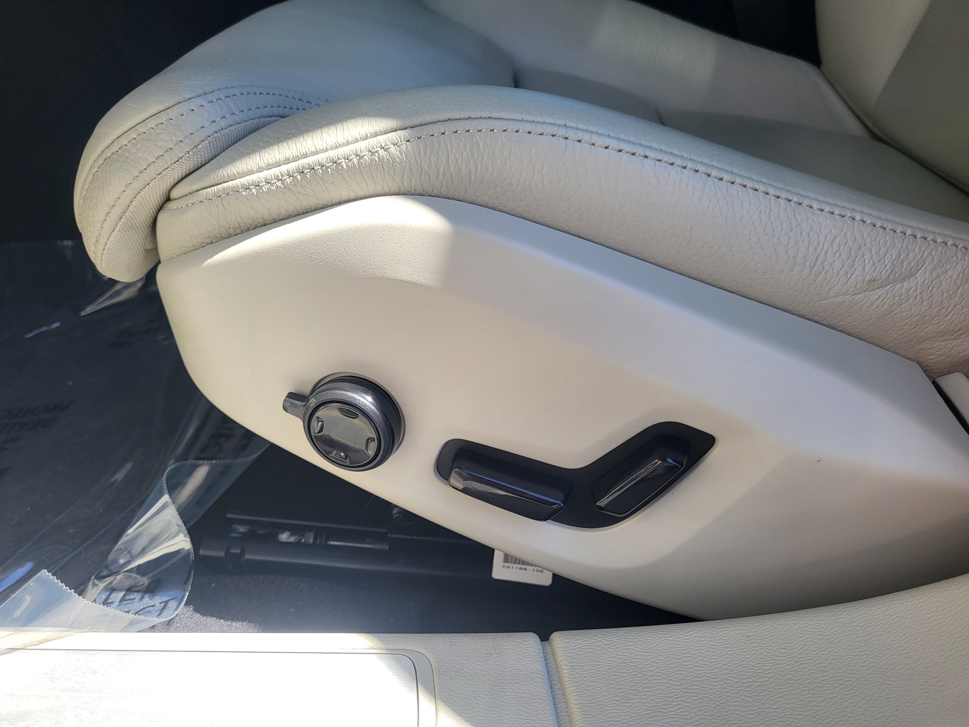 Certified 2023 Volvo S60 T8 Ultimate w/ Climate Package AWD/4WD image 12
